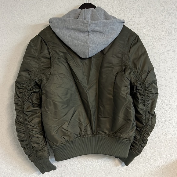 Bomber jacket with hood - Picture 7 of 11